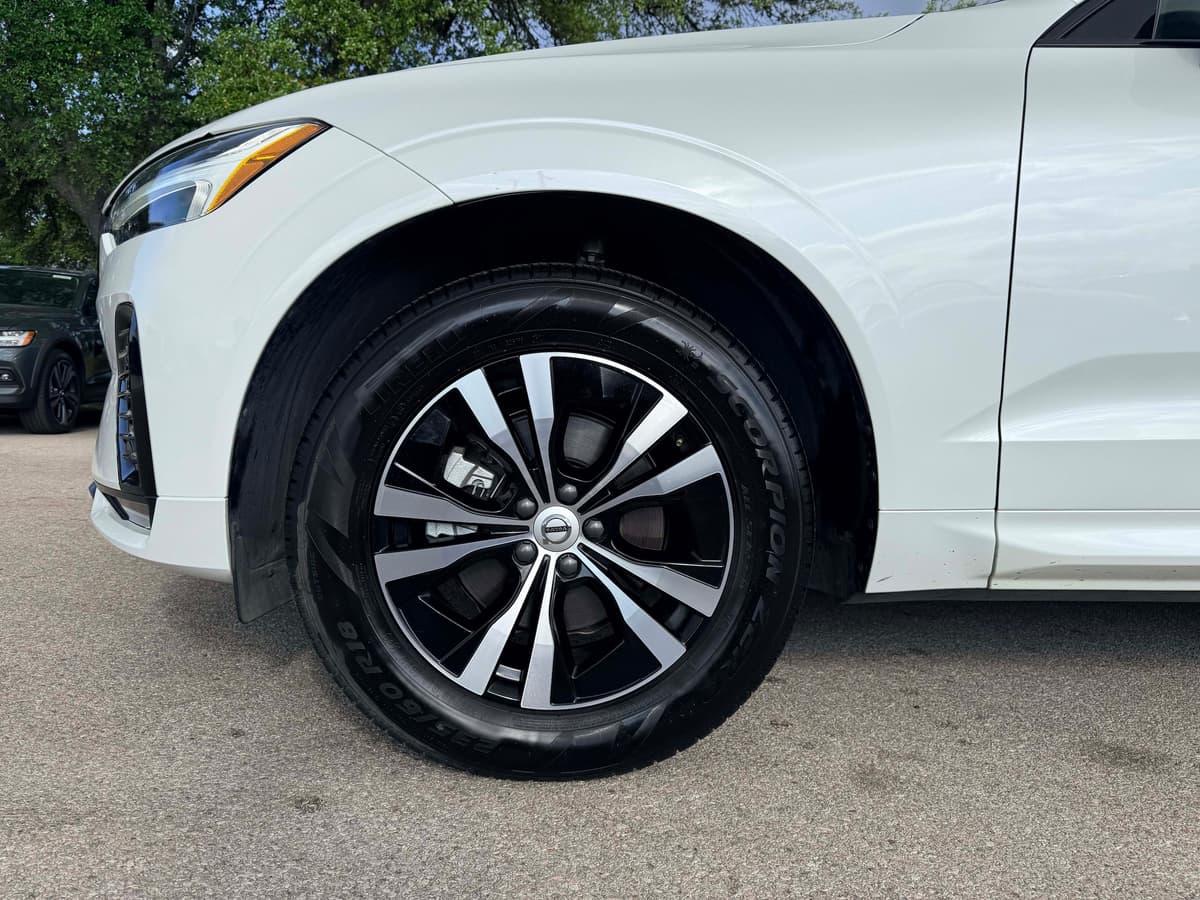 2025 Volvo XC60 - Image 9