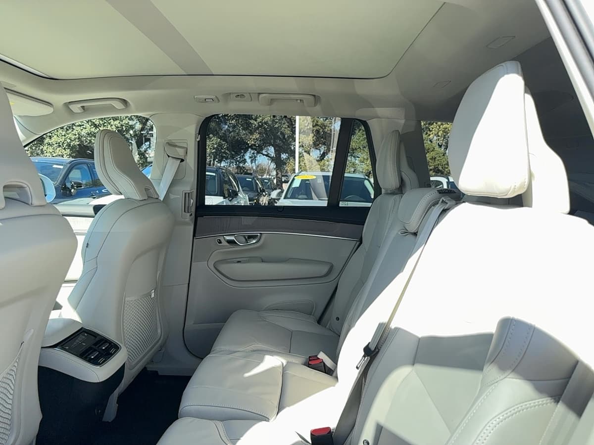 2026 Volvo XC90 - Image 16