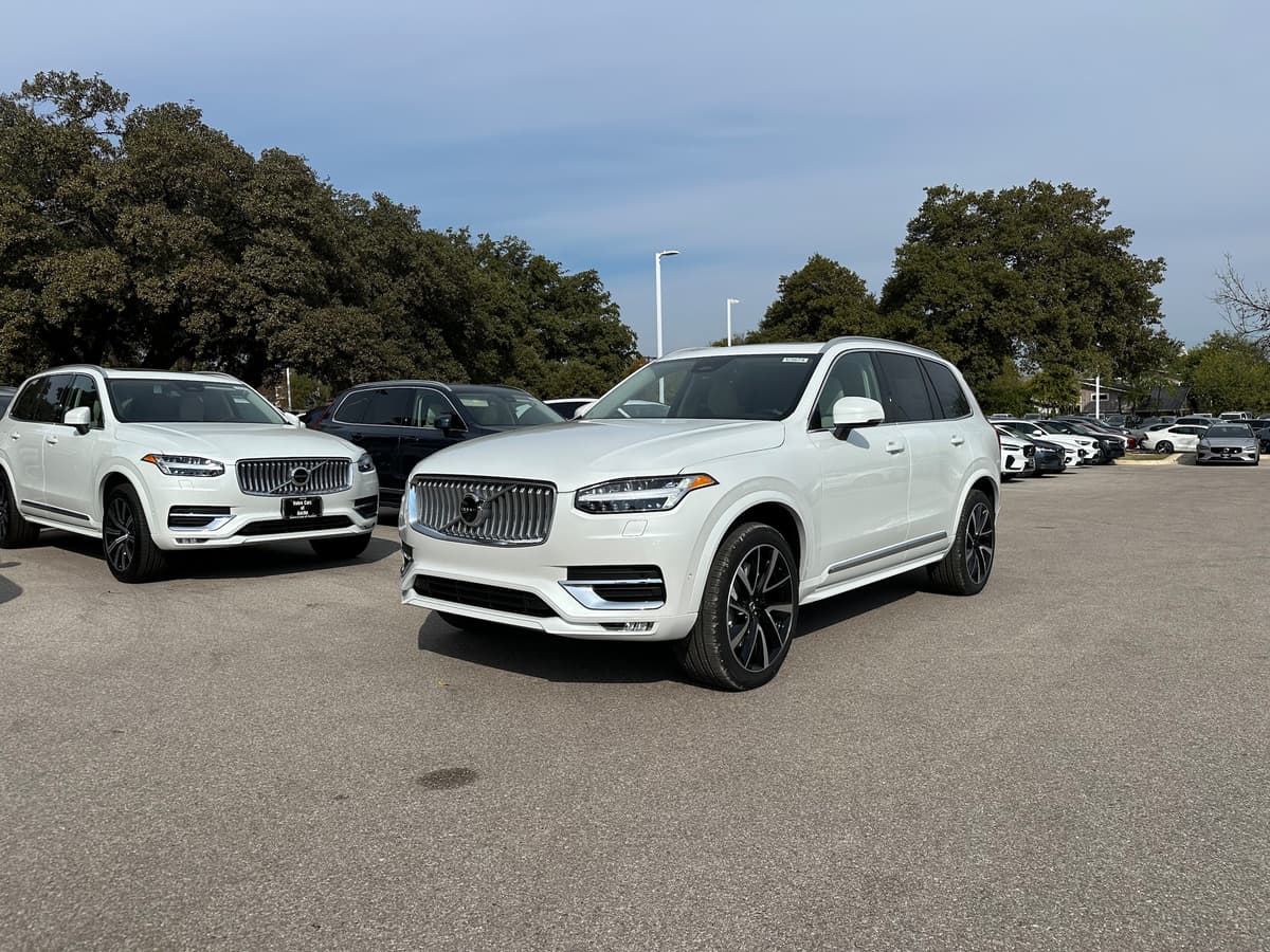 2025 Volvo XC90 - Image 2