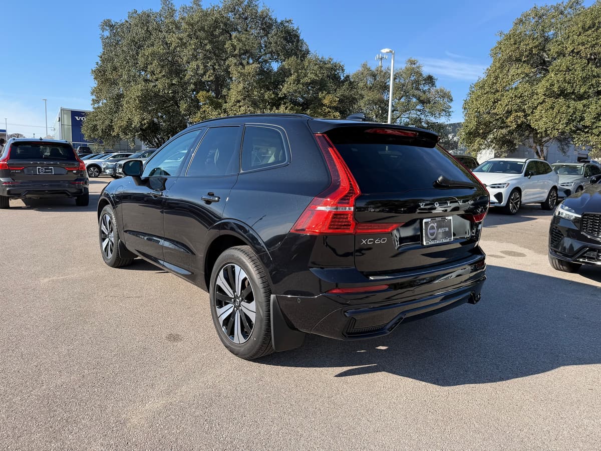 2024 Volvo XC60 plug-in hybrid - Image 4