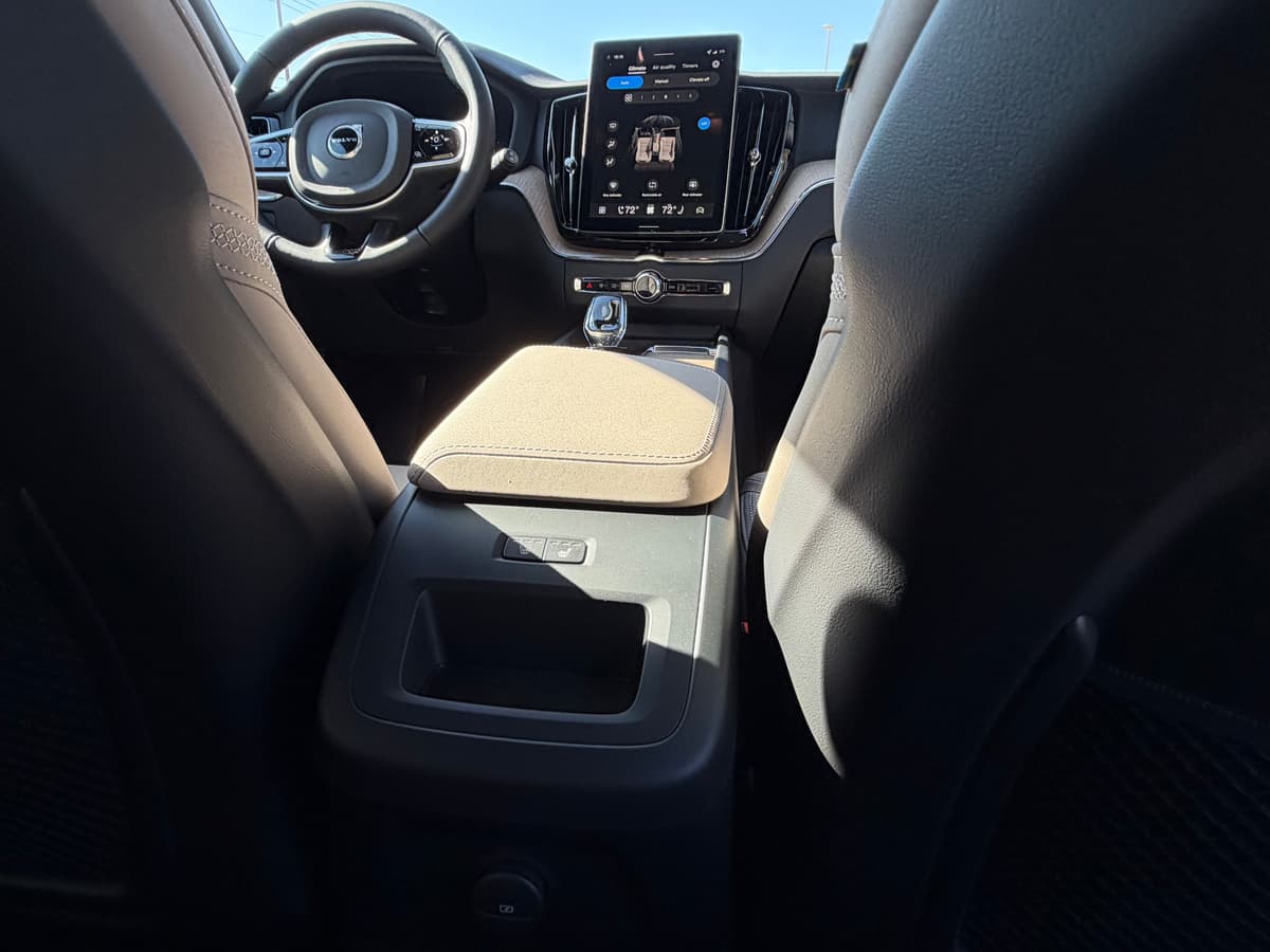 2026 Volvo XC60 plug-in hybrid - Image 9