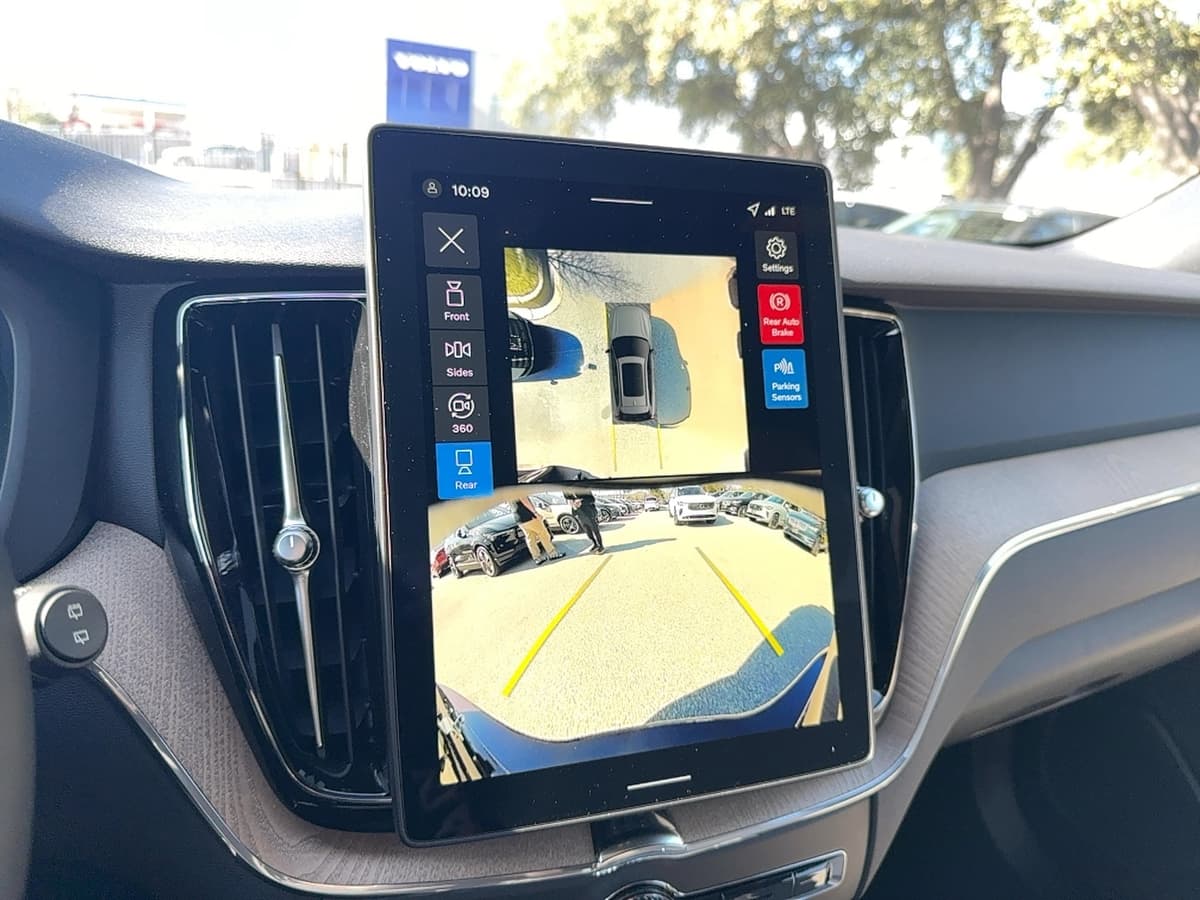 2026 Volvo XC60 - Image 18