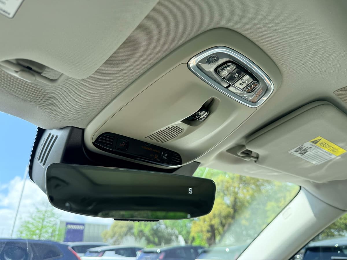 2016 Volvo XC90 Hybrid - Image 23