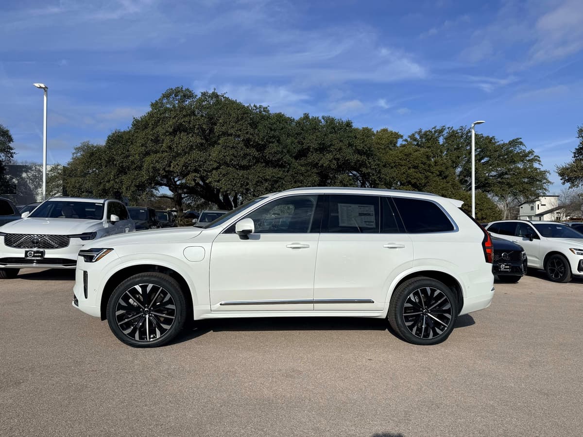 2026 Volvo XC90 plug-in hybrid - Image 3