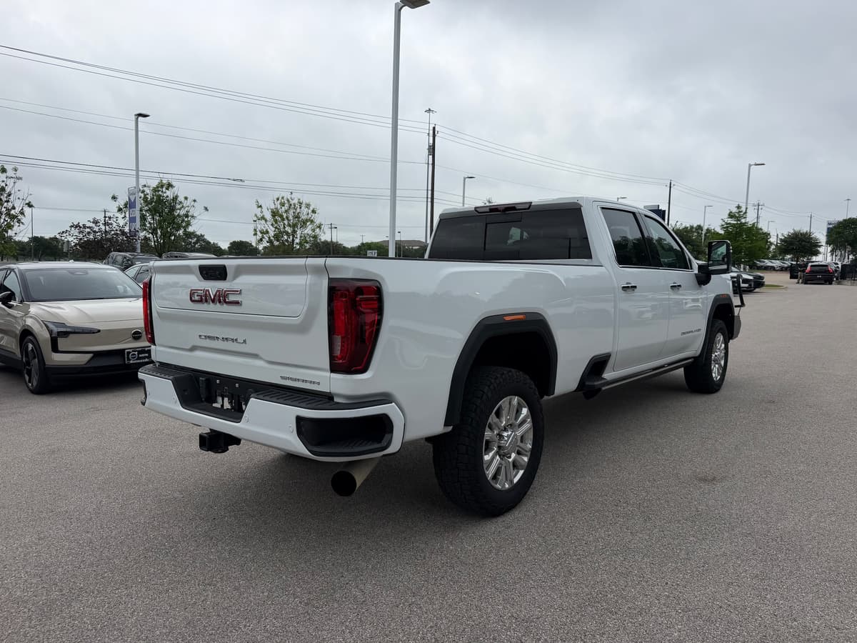 2022 GMC Sierra 2500 HD - Image 5
