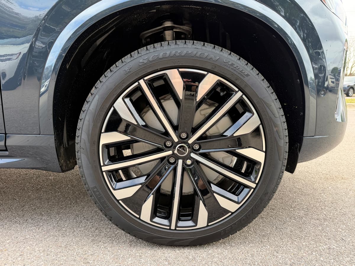 2026 Volvo XC90 plug-in hybrid - Image 7