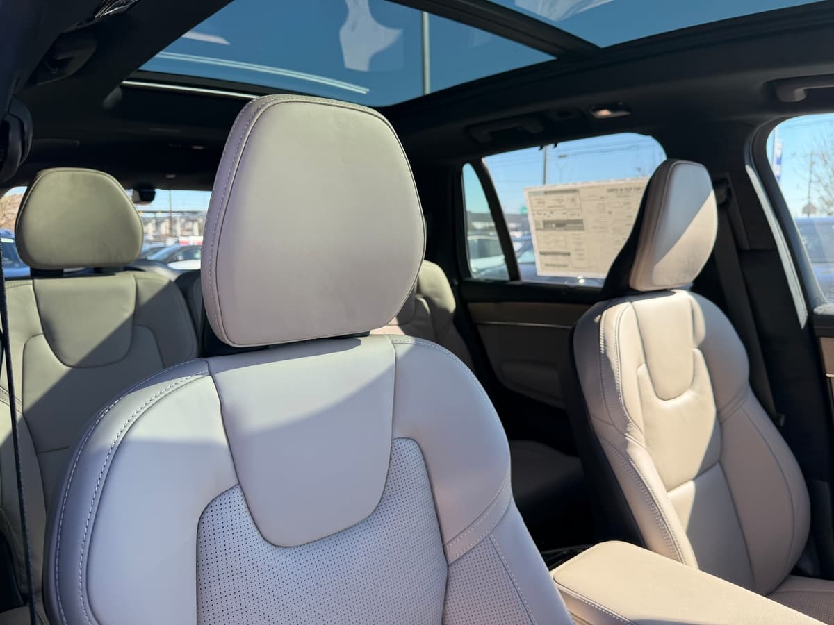 2026 Volvo XC90 plug-in hybrid - Image 8