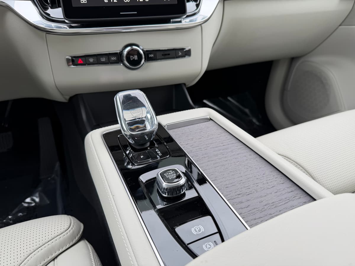 2026 Volvo XC90 - Image 14