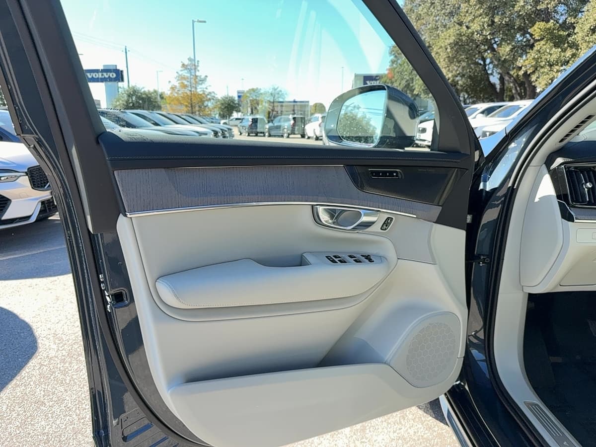 2026 Volvo XC90 - Image 10