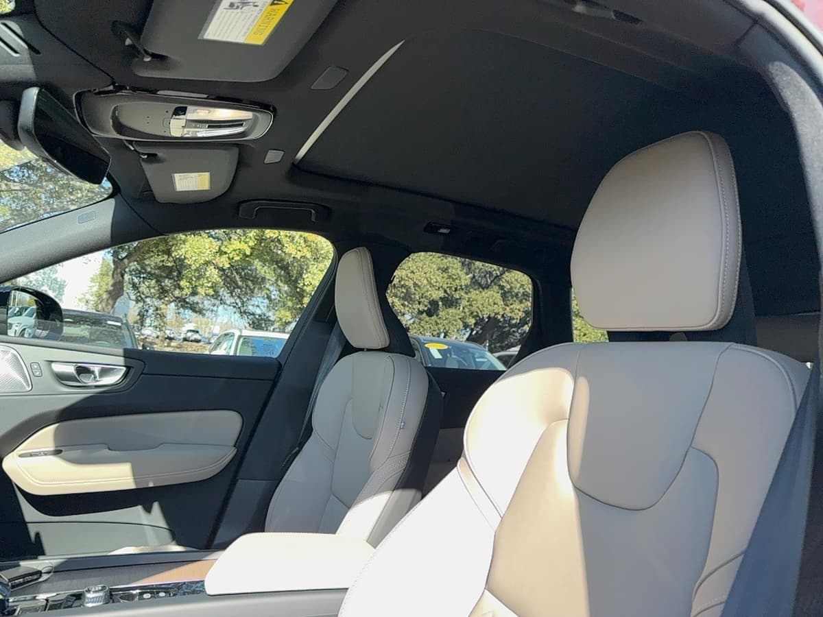 2026 Volvo XC60 - Image 11