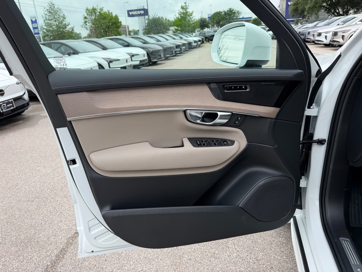 2026 Volvo XC90 - Image 17