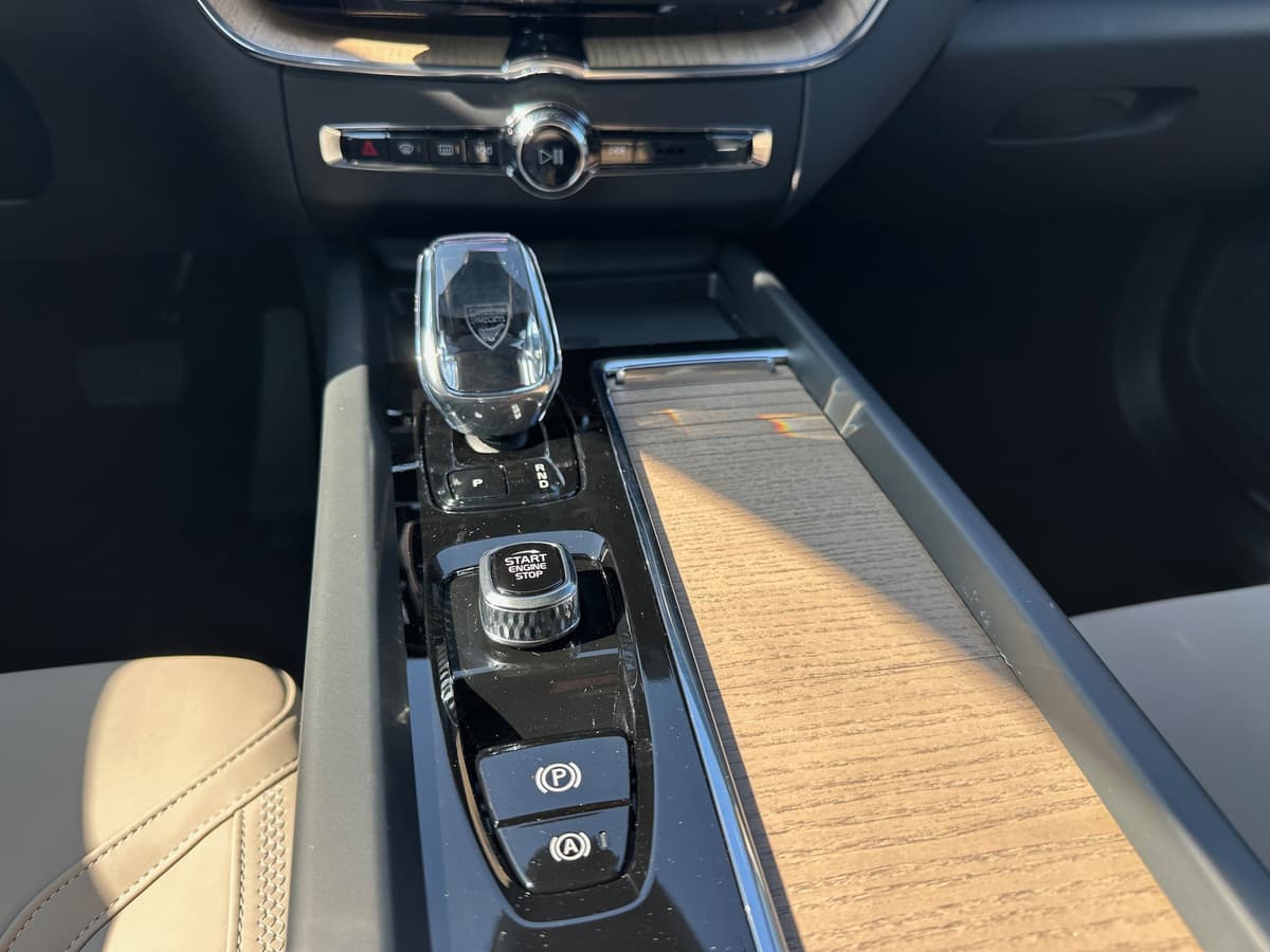 2026 Volvo XC60 - Image 13