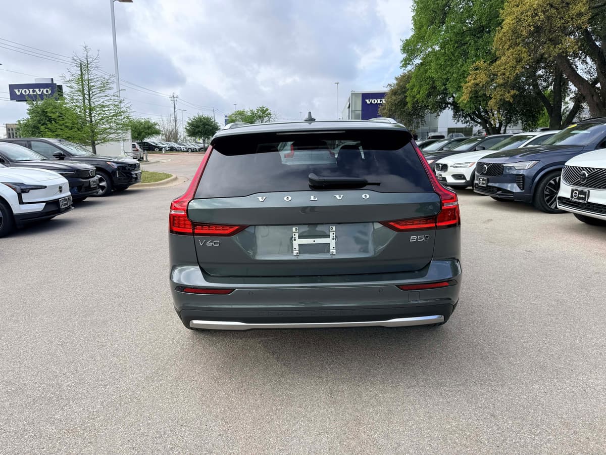 2026 Volvo V60 Cross Country - Image 5