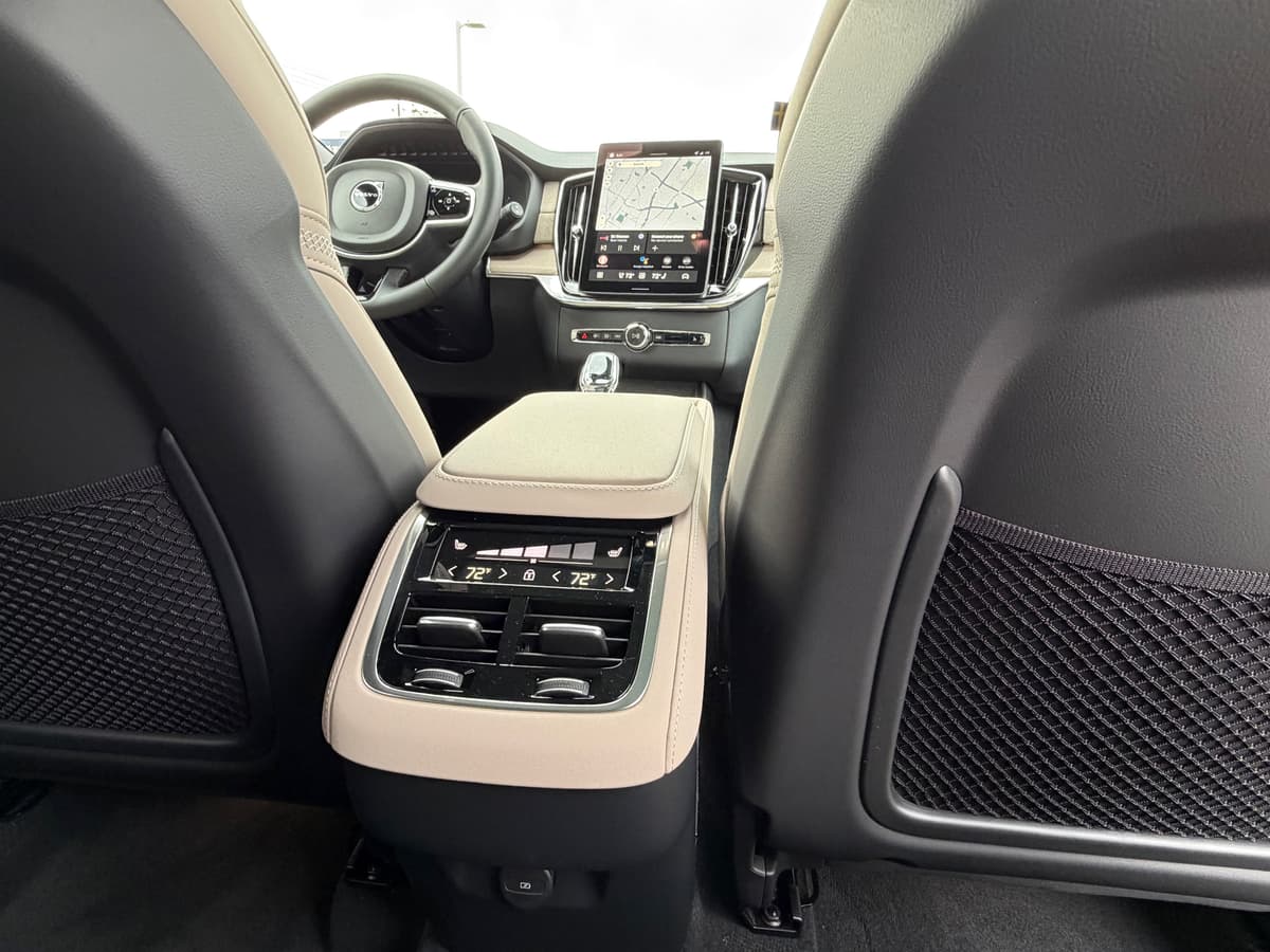 2026 Volvo XC90 - Image 12