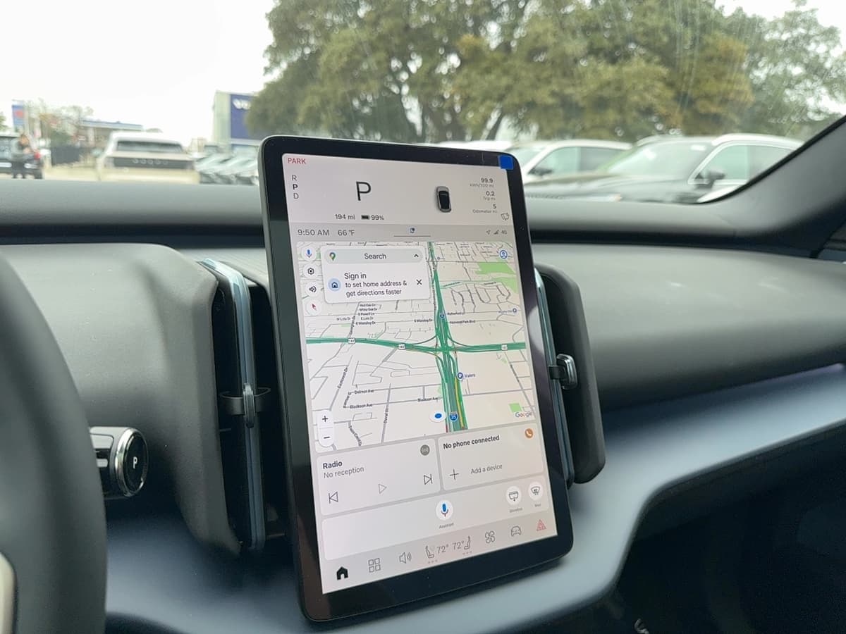 2026 Volvo EX30 - Image 18