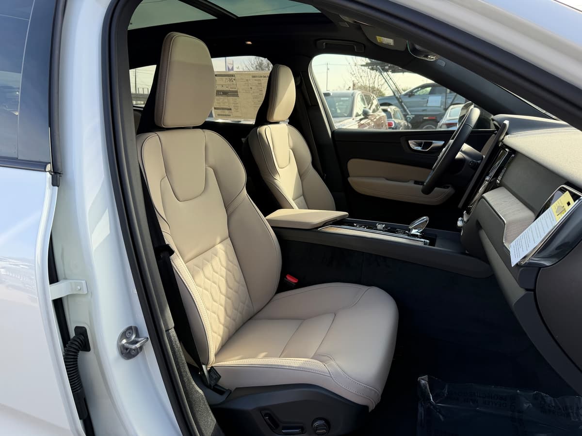 2026 Volvo XC60 - Image 8