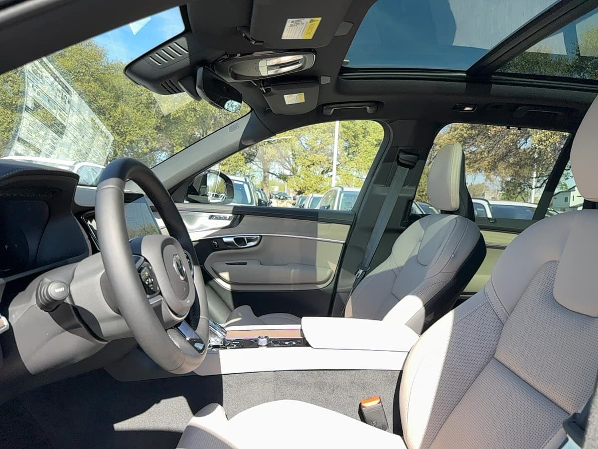 2026 Volvo XC90 - Image 12