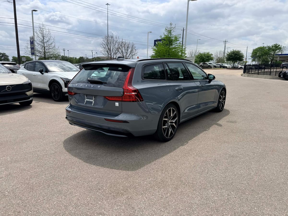 2024 Volvo V60 plug-in hybrid - Image 6