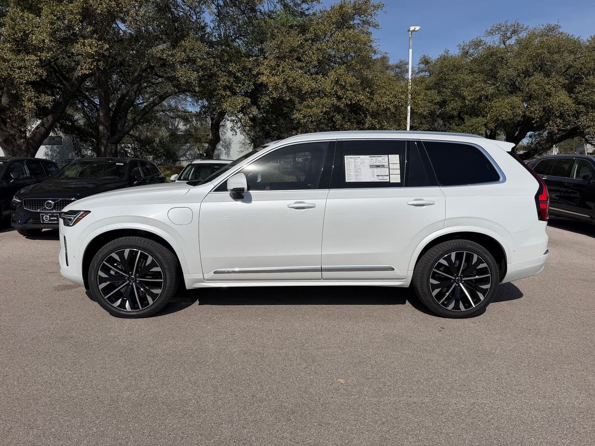 2026 Volvo XC90 plug-in hybrid - Image 3