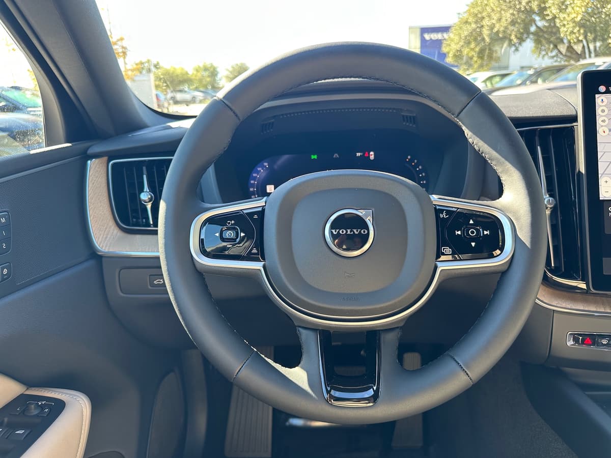 2026 Volvo XC60 - Image 14