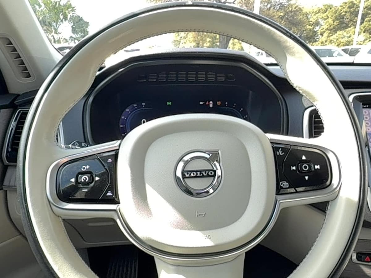 2023 Volvo XC90 - Image 15