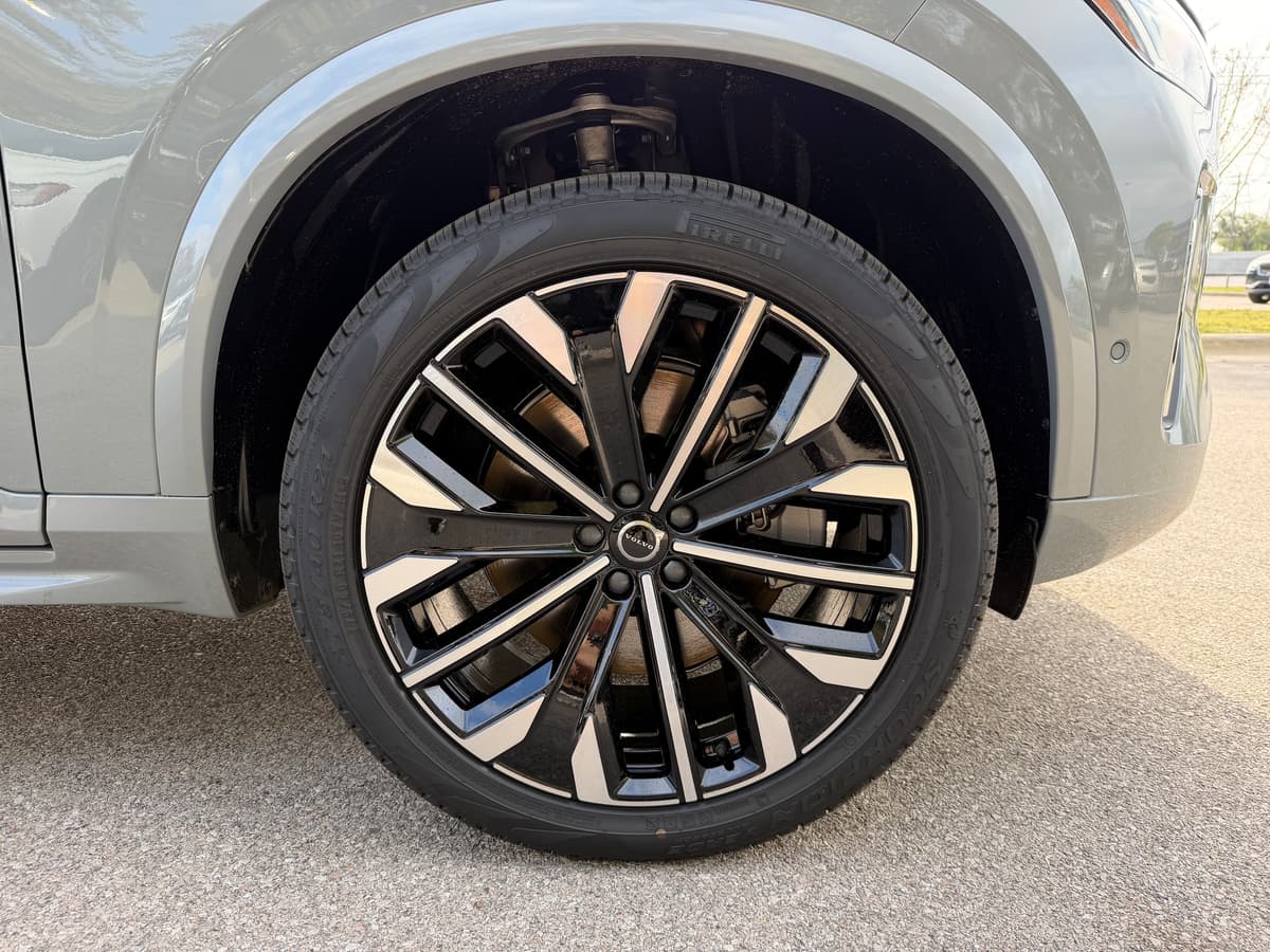 2026 Volvo XC90 plug-in hybrid - Image 7