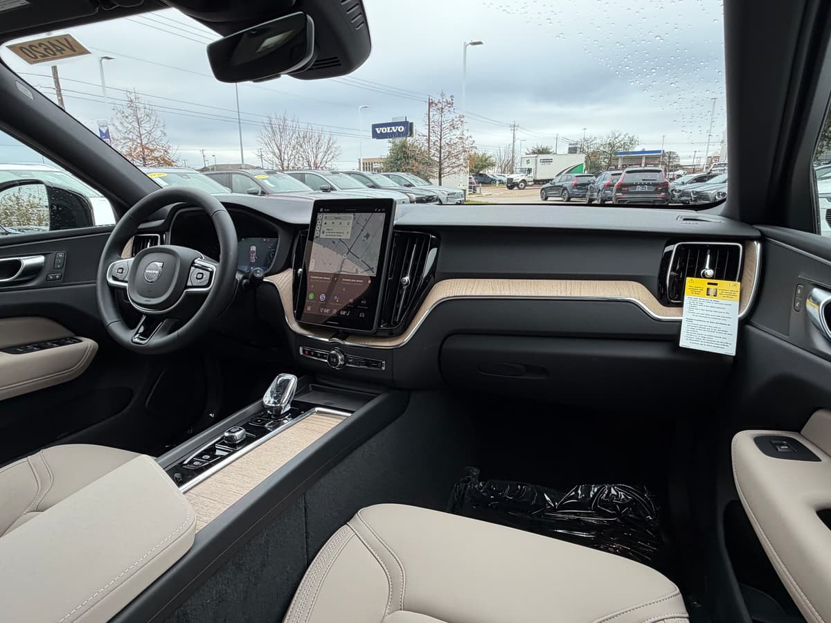 2026 Volvo XC60 - Image 10