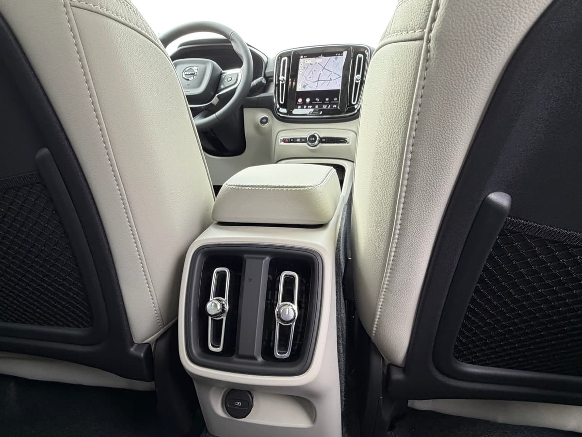 2026 Volvo XC40 - Image 11