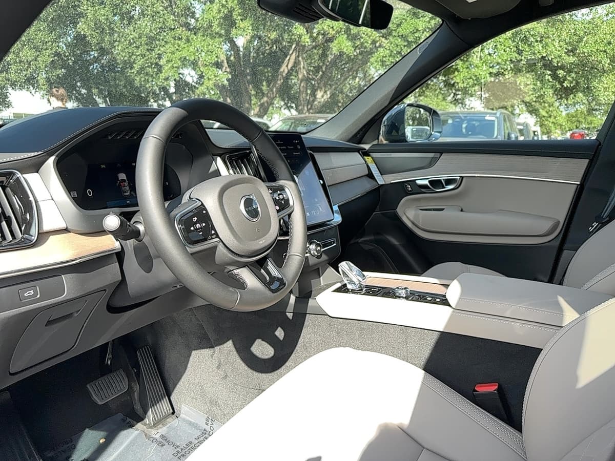 2026 Volvo XC90 - Image 10