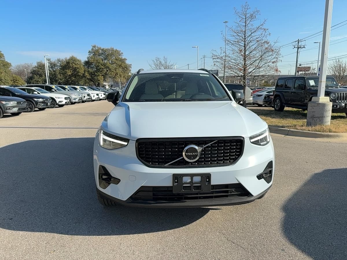 2026 Volvo XC40 - Image 7