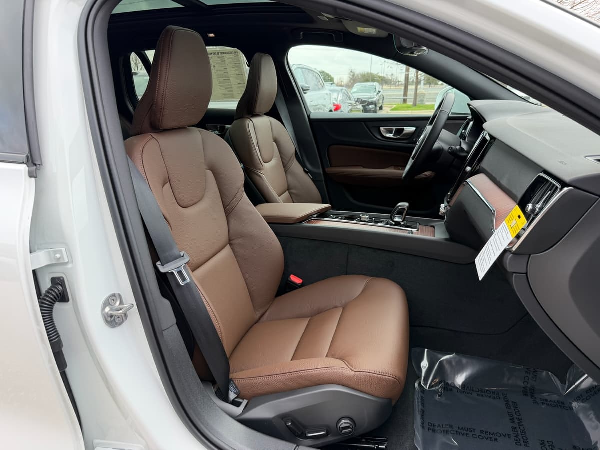 2026 Volvo V60 Cross Country - Image 8