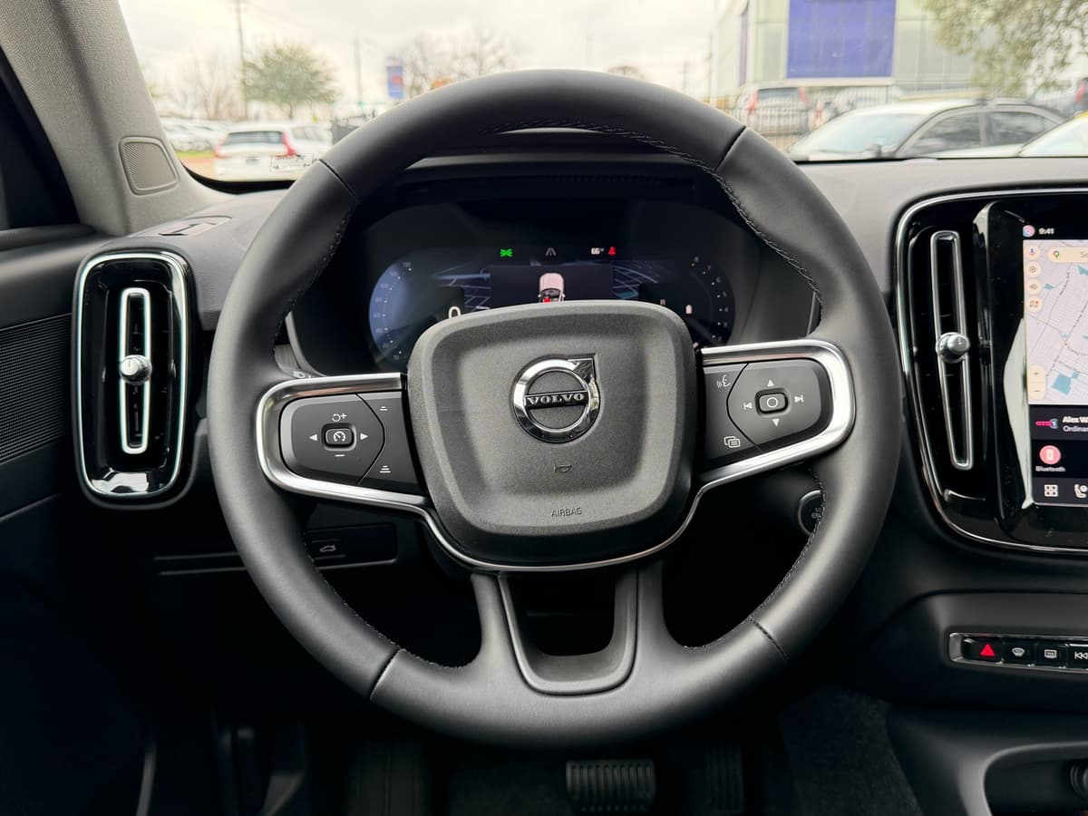 2026 Volvo XC40 - Image 14