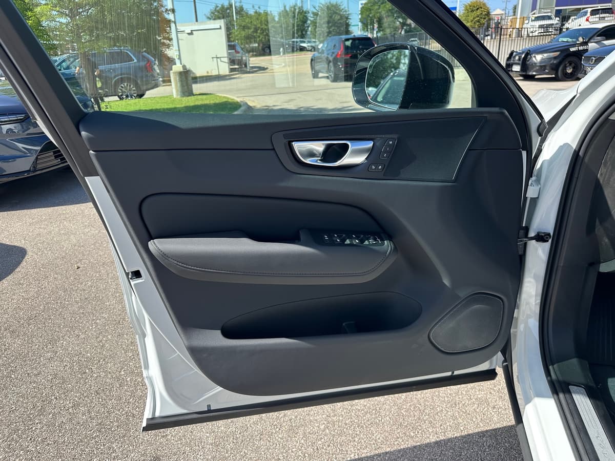 2026 Volvo XC60 - Image 16