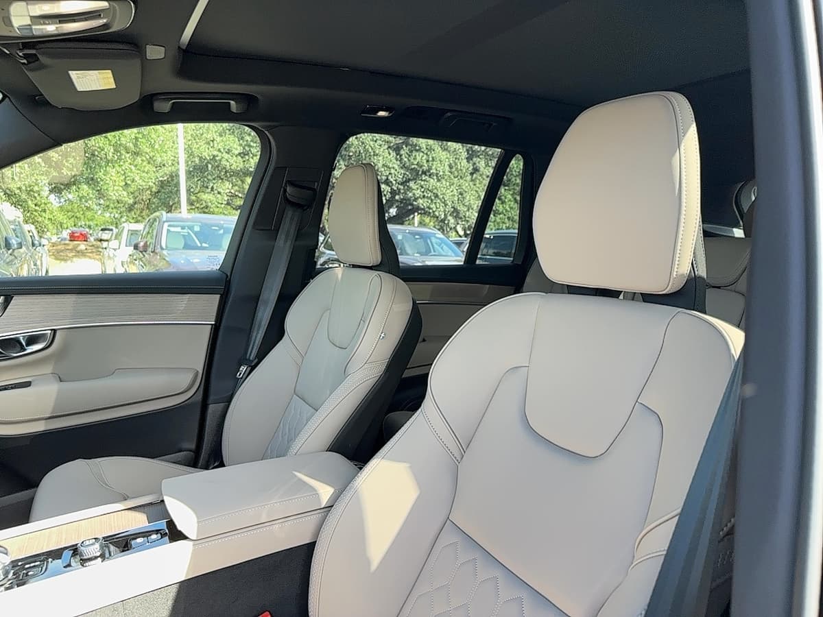 2026 Volvo XC90 - Image 12