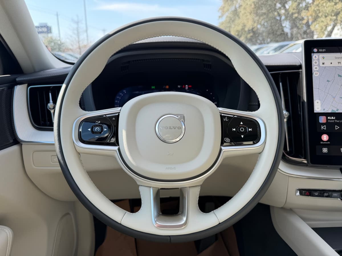 2026 Volvo XC60 plug-in hybrid - Image 14