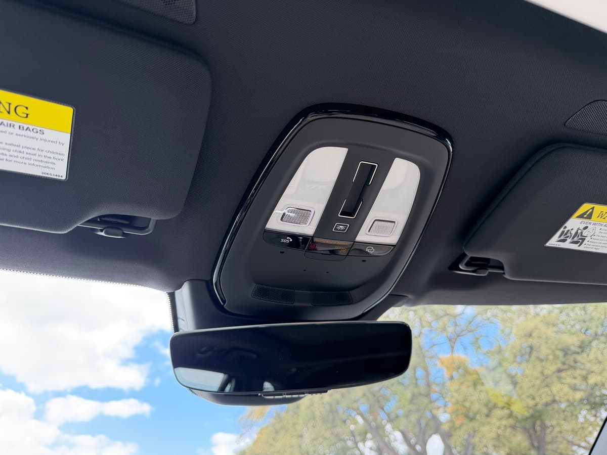 2026 Volvo XC90 plug-in hybrid - Image 17