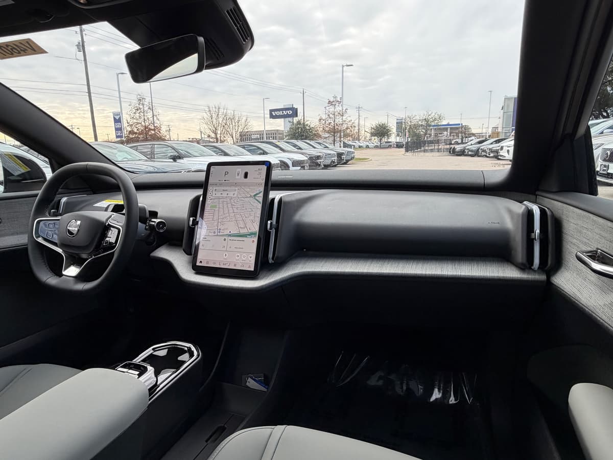 2026 Volvo EX30 Cross Country - Image 11