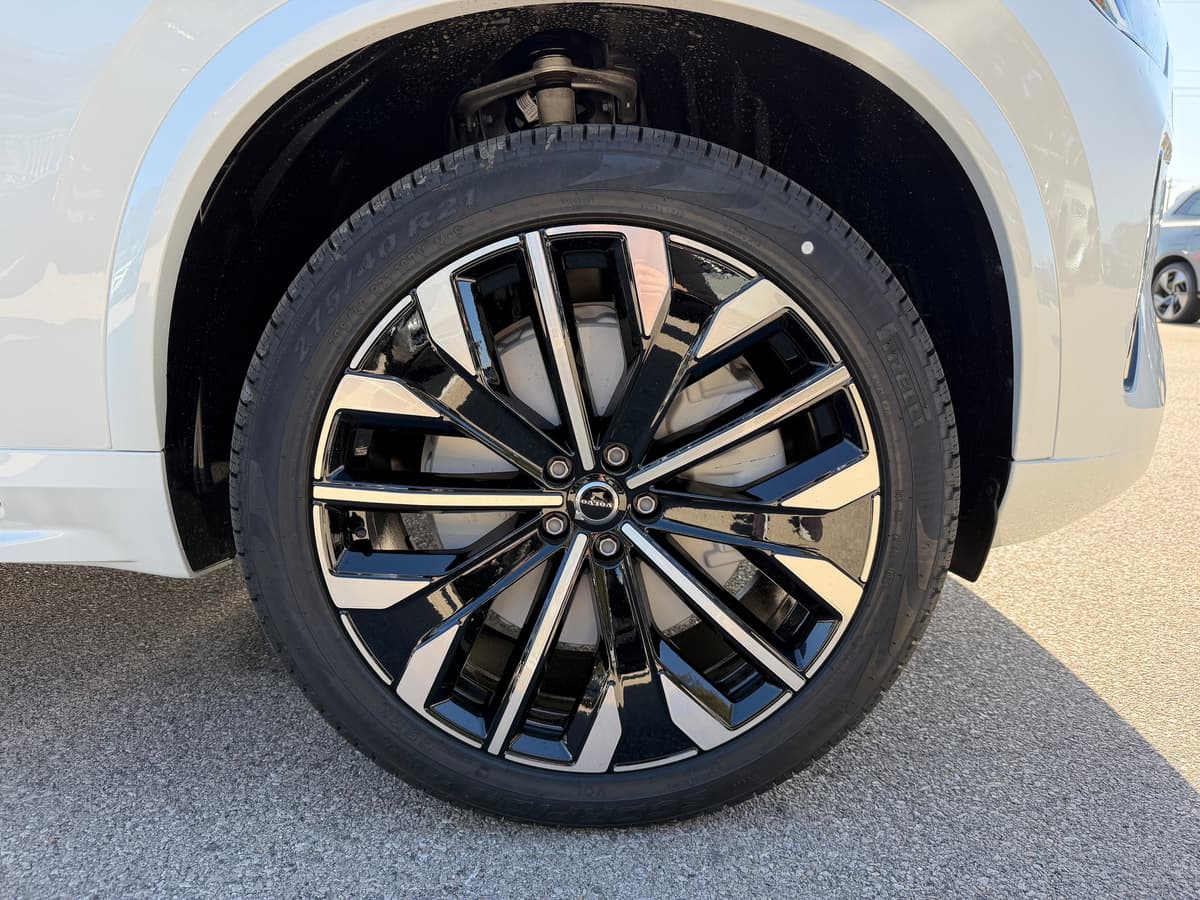 2026 Volvo XC90 plug-in hybrid - Image 7