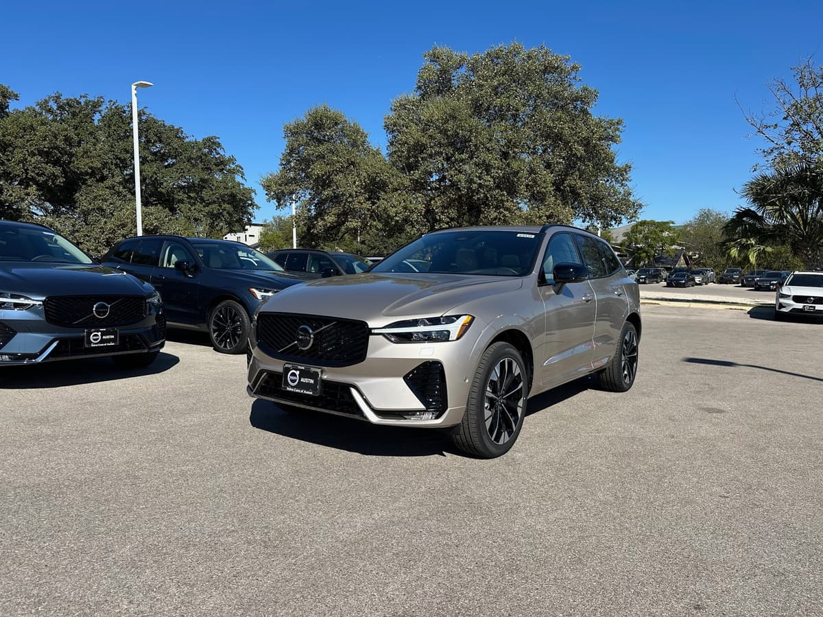 2026 Volvo XC60 - Image 2