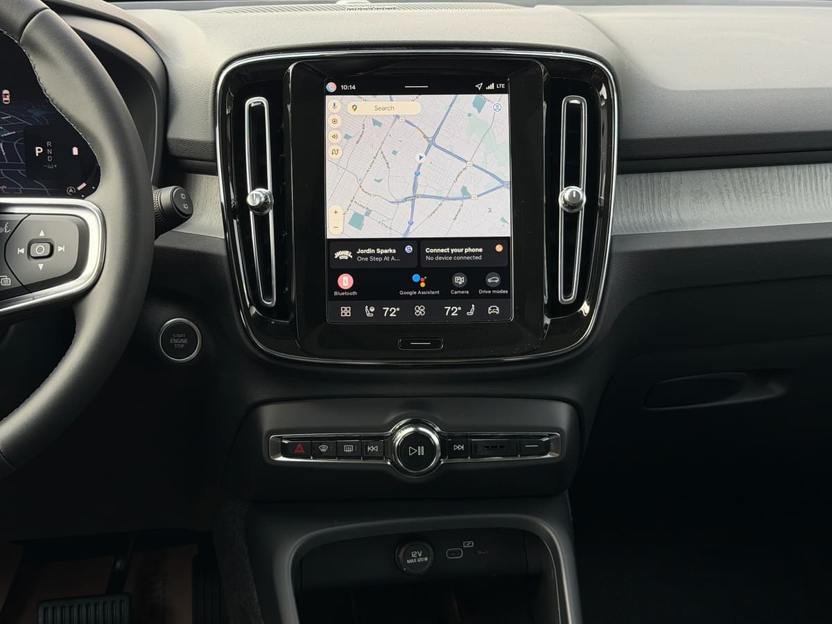 2026 Volvo XC40 - Image 12