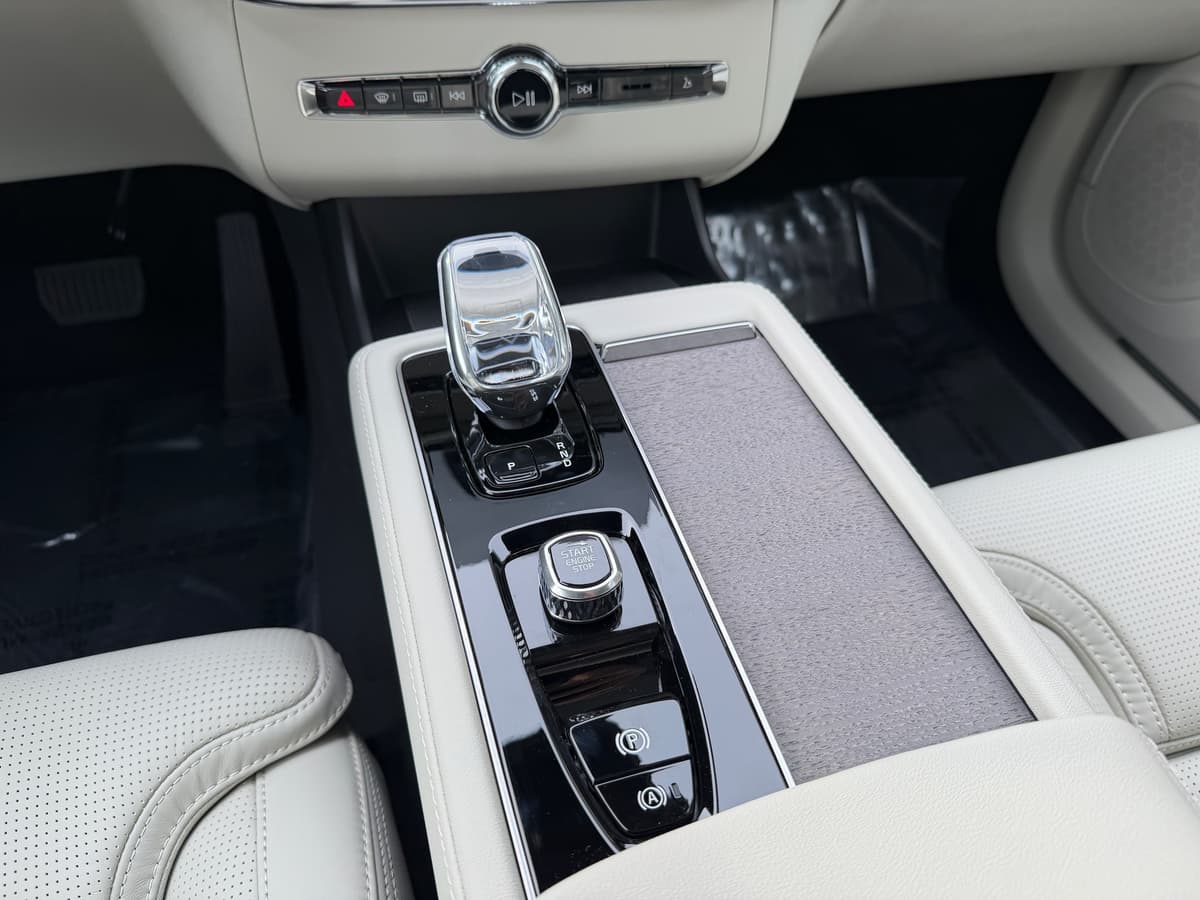 2026 Volvo XC90 plug-in hybrid - Image 14