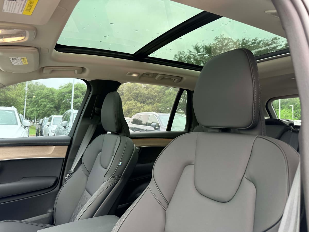 2025 Volvo XC90 - Image 13