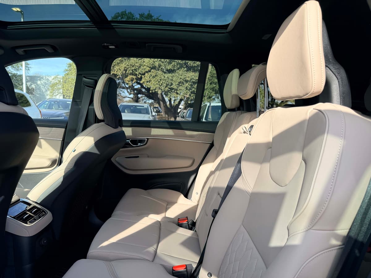 2026 Volvo XC90 plug-in hybrid - Image 15