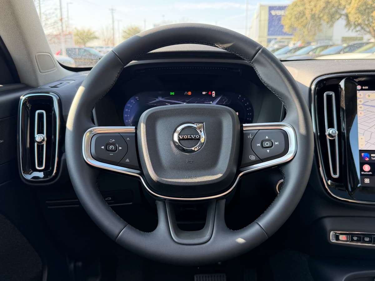 2026 Volvo XC40 - Image 14