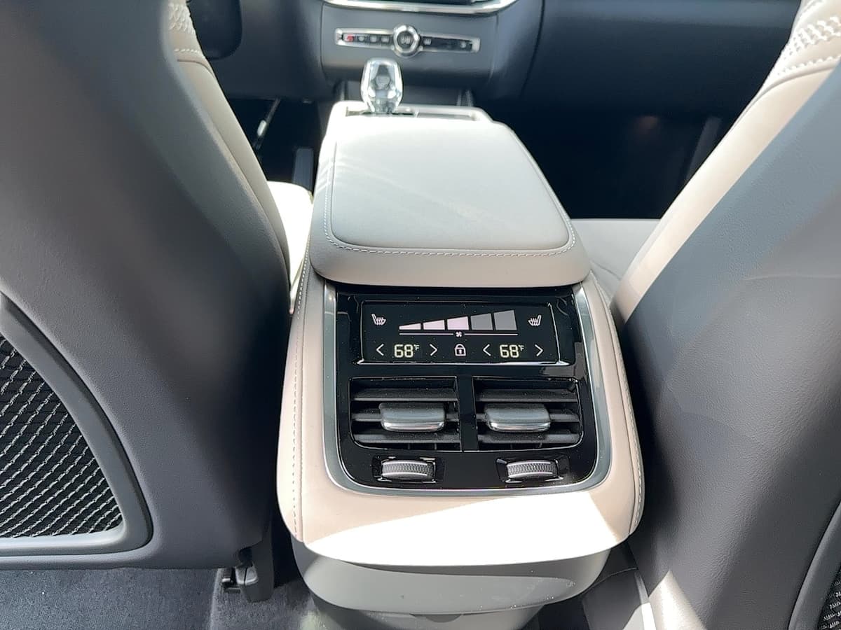 2026 Volvo XC90 - Image 18
