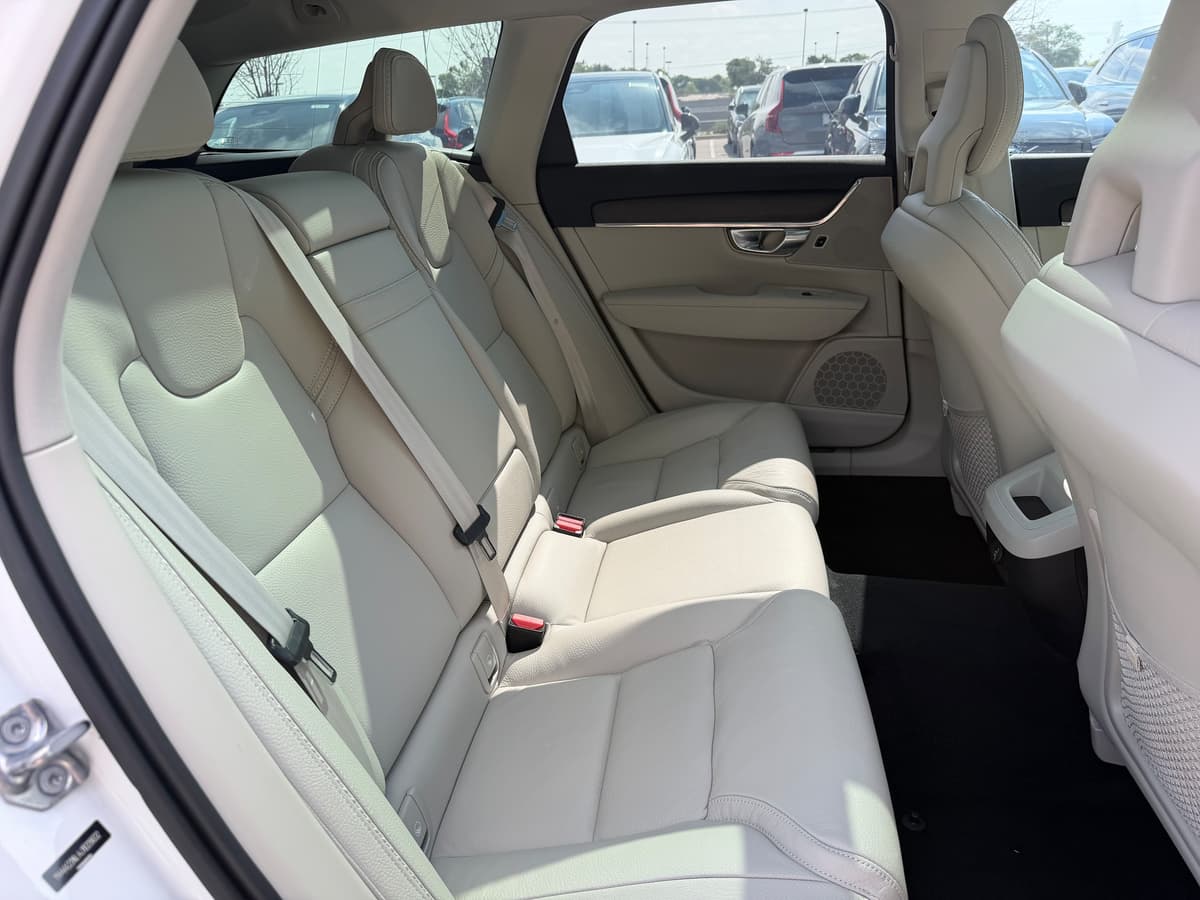 2018 Volvo V90 Cross Country - Image 11