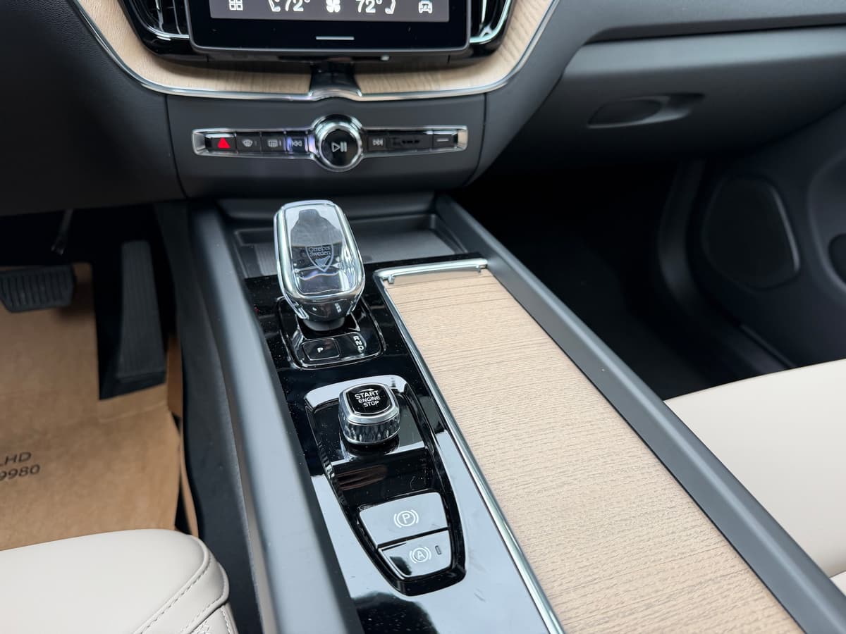 2026 Volvo XC60 - Image 13