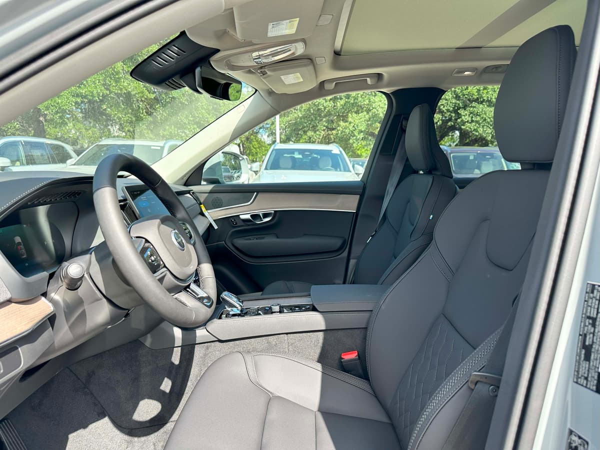 2026 Volvo XC90 - Image 13