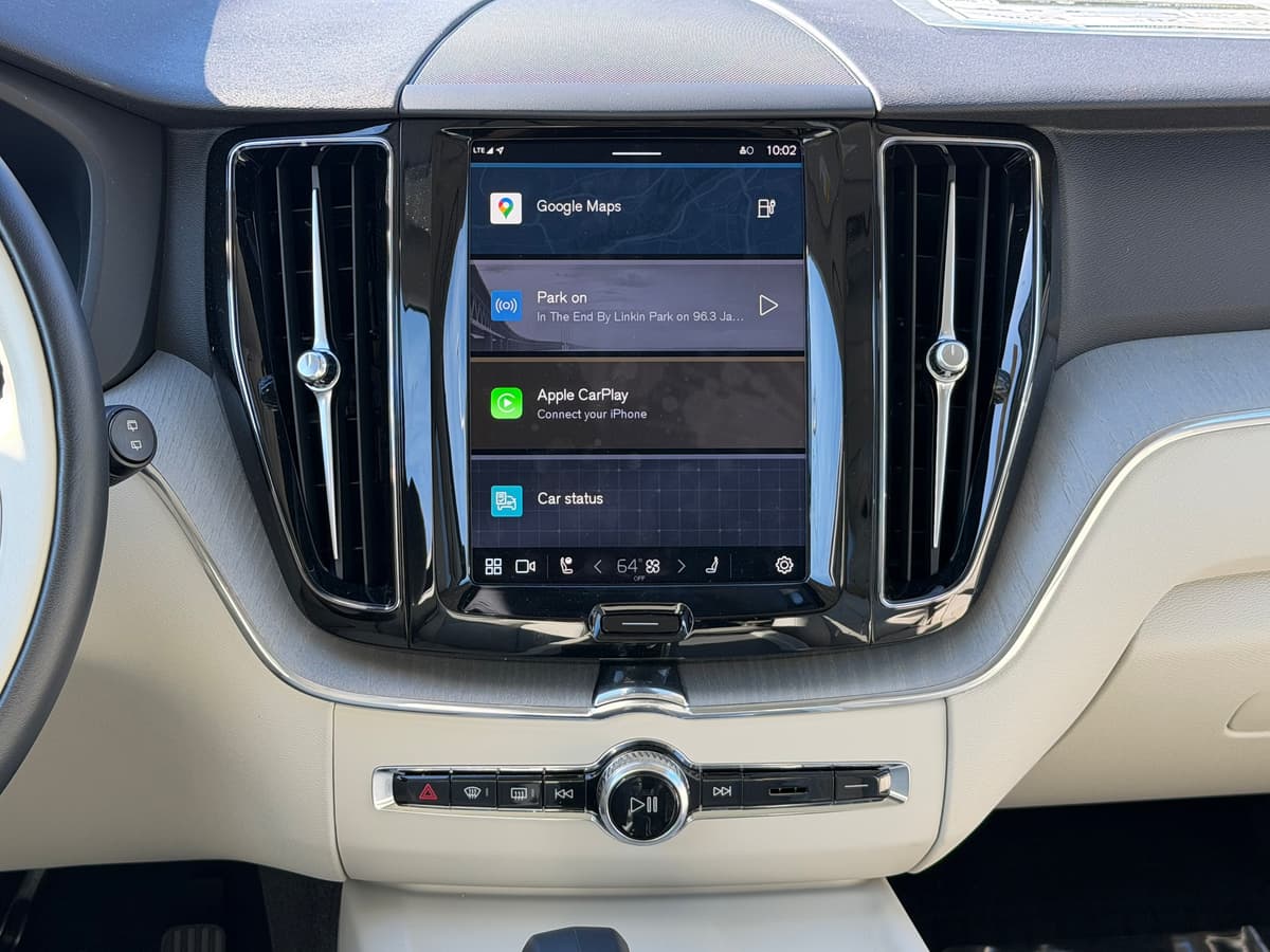 2024 Volvo XC60 plug-in hybrid - Image 12