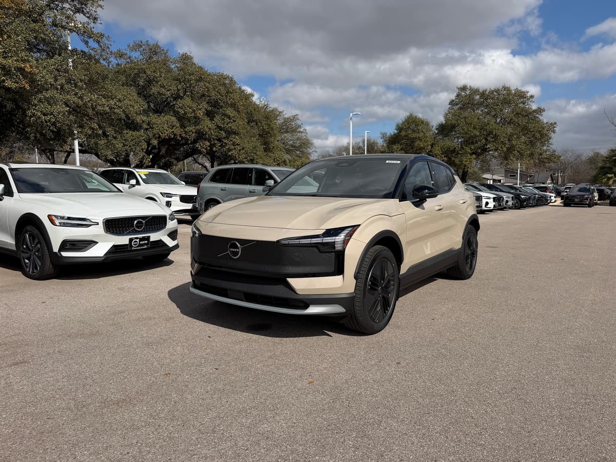 2026 Volvo EX30 Cross Country - Image 2